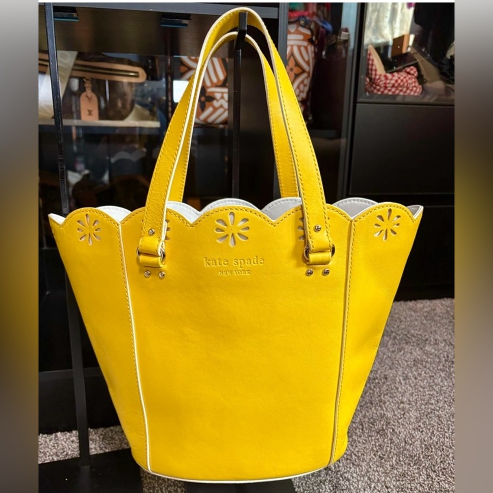 Kate Spade Vintage Yellow Tote Bag- GORGEOUS 💛